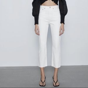 Zara Off-white High Rise Jeans HW Kick In